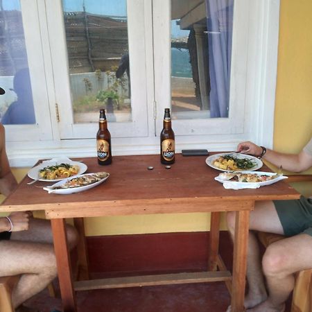 Happy Beach Guest House Hambantota Exteriör bild