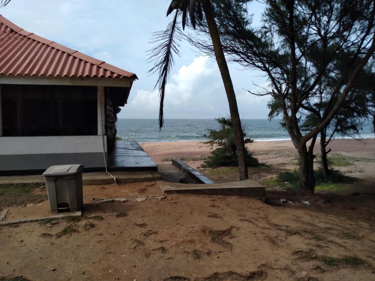 Happy Beach Guest House Hambantota Exteriör bild