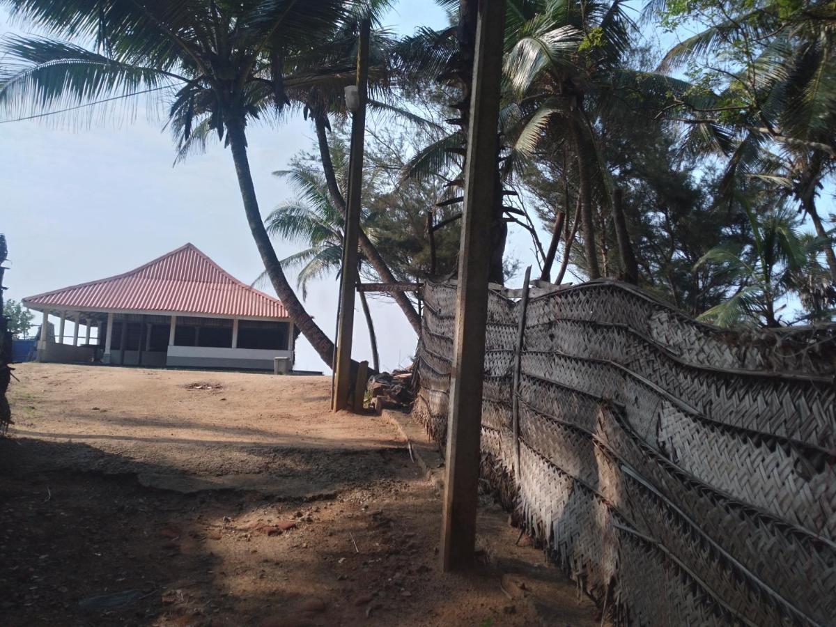 Happy Beach Guest House Hambantota Exteriör bild
