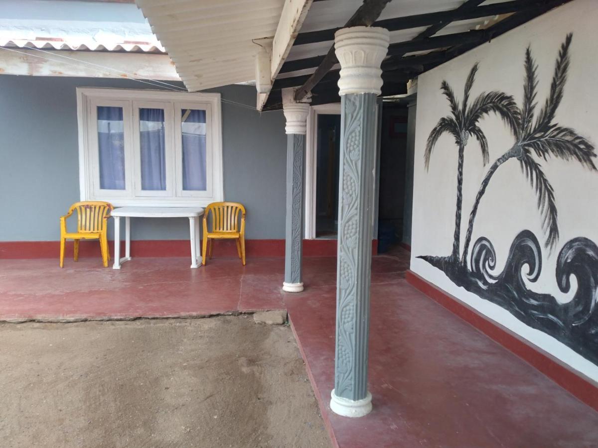 Happy Beach Guest House Hambantota Exteriör bild