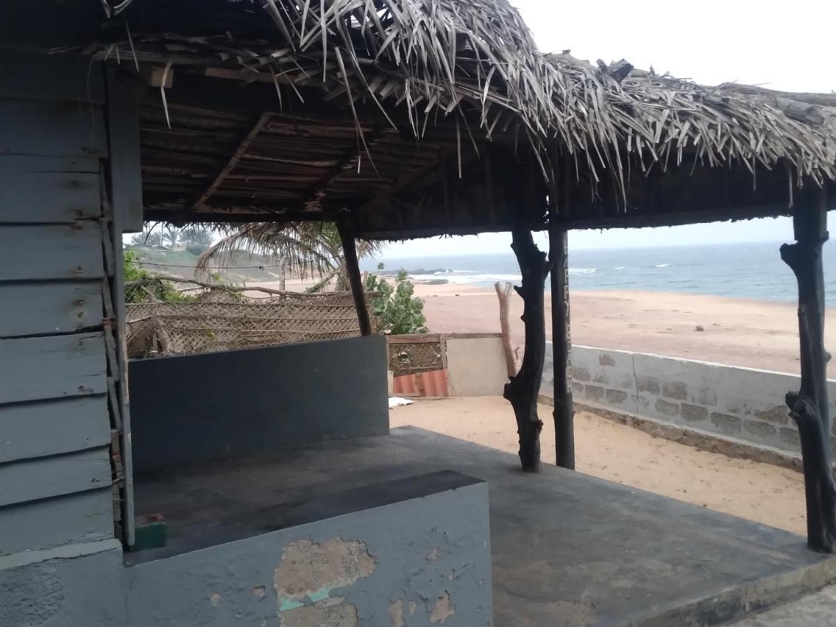 Happy Beach Guest House Hambantota Exteriör bild